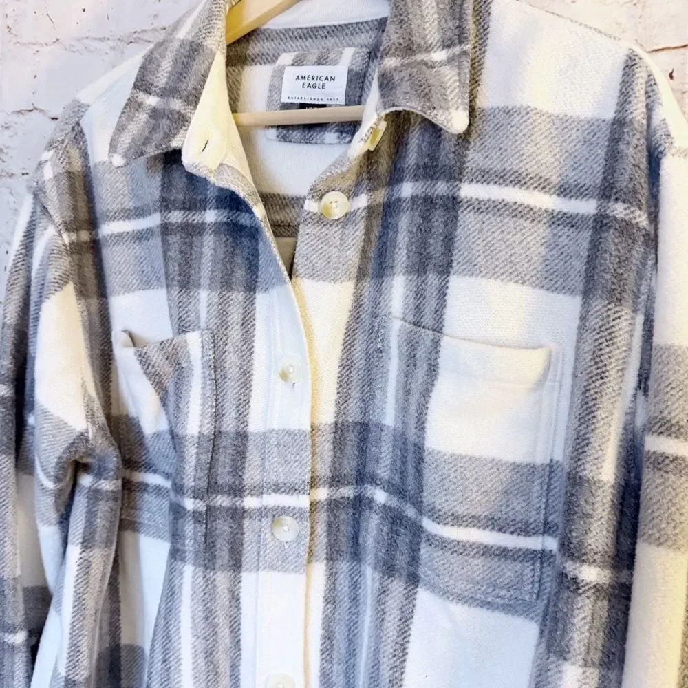 American Eagle plaid fleece shacket - Picture 3 of 5